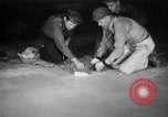 Image Bessie Pastor et son mari Michael Berliney créer glace synthétique Toledo Ohio USA, 1938, de la seconde 21 séquences d'archives historiques vidéo 65675028777