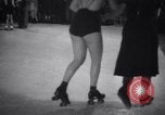 Image Bessie Pastor et son mari Michael Berliney créer glace synthétique Toledo Ohio USA, 1938, de la seconde 36 séquences d'archives historiques vidéo 65675028777