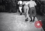 Image Bessie Pastor et son mari Michael Berliney créer glace synthétique Toledo Ohio USA, 1938, de la seconde 39 séquences d'archives historiques vidéo 65675028777