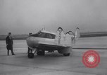 Standbild Tailless Bumblebee Flugzeugs Brooklyn New York City USA, 1938, aus Sekunde 5 historischem Filmmaterial Videoclip 65675028778