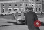 Standbild Tailless Bumblebee Flugzeugs Brooklyn New York City USA, 1938, aus Sekunde 12 historischem Filmmaterial Videoclip 65675028778