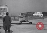 Standbild Tailless Bumblebee Flugzeugs Brooklyn New York City USA, 1938, aus Sekunde 14 historischem Filmmaterial Videoclip 65675028778