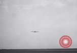Standbild Tailless Bumblebee Flugzeugs Brooklyn New York City USA, 1938, aus Sekunde 17 historischem Filmmaterial Videoclip 65675028778