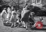 Immagine di Bulldog denominata bellezza luminosa con le sue tredici cuccioli Philadelphia Pennsylvania USA, 1938, secondo 13 filmato di repertorio 65675028779