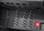Standbild Roxy Theater Gae Mädchen fördern New York City USA, 1938, aus Sekunde 27 historischem Filmmaterial Videoclip 65675028780