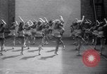 Standbild Roxy Theater Gae Mädchen fördern New York City USA, 1938, aus Sekunde 35 historischem Filmmaterial Videoclip 65675028780