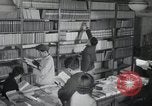 Immagine di Gli studenti in biblioteca russa di informazioni La Corea del Nord, 1948, secondo 28 filmato di repertorio 65675028796