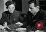 Immagine di Gli studenti in biblioteca russa di informazioni La Corea del Nord, 1948, secondo 42 filmato di repertorio 65675028796