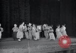 Image Concert et Spectacle de scène pour l'armée russe la Corée du Nord, 1948, de la seconde 32 séquences d'archives historiques vidéo 65675028799
