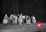 Image Concert et Spectacle de scène pour l'armée russe la Corée du Nord, 1948, de la seconde 33 séquences d'archives historiques vidéo 65675028799