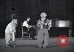 Image Concert et Spectacle de scène pour l'armée russe la Corée du Nord, 1948, de la seconde 37 séquences d'archives historiques vidéo 65675028799