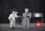 Image Concert et Spectacle de scène pour l'armée russe la Corée du Nord, 1948, de la seconde 39 séquences d'archives historiques vidéo 65675028799