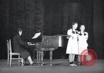 Image Concert et Spectacle de scène pour l'armée russe la Corée du Nord, 1948, de la seconde 55 séquences d'archives historiques vidéo 65675028799