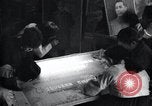 Image Nord-Coréens faire de l'artisanat des sculptures et des peintures la Corée du Nord, 1948, de la seconde 14 séquences d'archives historiques vidéo 65675028800