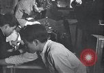 Image Nord-Coréens faire de l'artisanat des sculptures et des peintures la Corée du Nord, 1948, de la seconde 25 séquences d'archives historiques vidéo 65675028800