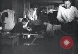 Image Nord-Coréens faire de l'artisanat des sculptures et des peintures la Corée du Nord, 1948, de la seconde 30 séquences d'archives historiques vidéo 65675028800