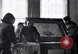 Image Nord-Coréens faire de l'artisanat des sculptures et des peintures la Corée du Nord, 1948, de la seconde 36 séquences d'archives historiques vidéo 65675028800
