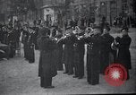 Immagine di Il vice Premier Hong Myung egli presenta medaglie da esercito sovietico La Corea del Nord, 1948, secondo 5 filmato di repertorio 65675028802
