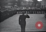 Immagine di Il vice Premier Hong Myung egli presenta medaglie da esercito sovietico La Corea del Nord, 1948, secondo 9 filmato di repertorio 65675028802