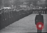Immagine di Il vice Premier Hong Myung egli presenta medaglie da esercito sovietico La Corea del Nord, 1948, secondo 10 filmato di repertorio 65675028802