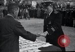 Immagine di Il vice Premier Hong Myung egli presenta medaglie da esercito sovietico La Corea del Nord, 1948, secondo 13 filmato di repertorio 65675028802