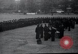 Immagine di Il vice Premier Hong Myung egli presenta medaglie da esercito sovietico La Corea del Nord, 1948, secondo 16 filmato di repertorio 65675028802