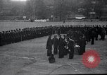 Immagine di Il vice Premier Hong Myung egli presenta medaglie da esercito sovietico La Corea del Nord, 1948, secondo 18 filmato di repertorio 65675028802