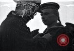 Immagine di Il vice Premier Hong Myung egli presenta medaglie da esercito sovietico La Corea del Nord, 1948, secondo 23 filmato di repertorio 65675028802