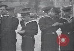 Immagine di Il vice Premier Hong Myung egli presenta medaglie da esercito sovietico La Corea del Nord, 1948, secondo 29 filmato di repertorio 65675028802