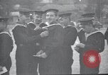 Immagine di Il vice Premier Hong Myung egli presenta medaglie da esercito sovietico La Corea del Nord, 1948, secondo 30 filmato di repertorio 65675028802