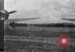 Immagine di Il vice Premier Hong Myung egli presenta medaglie da esercito sovietico La Corea del Nord, 1948, secondo 35 filmato di repertorio 65675028802