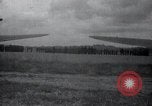 Immagine di Il vice Premier Hong Myung egli presenta medaglie da esercito sovietico La Corea del Nord, 1948, secondo 37 filmato di repertorio 65675028802