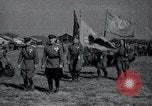 Immagine di Il vice Premier Hong Myung egli presenta medaglie da esercito sovietico La Corea del Nord, 1948, secondo 40 filmato di repertorio 65675028802