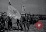 Immagine di Il vice Premier Hong Myung egli presenta medaglie da esercito sovietico La Corea del Nord, 1948, secondo 43 filmato di repertorio 65675028802