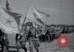 Immagine di Il vice Premier Hong Myung egli presenta medaglie da esercito sovietico La Corea del Nord, 1948, secondo 44 filmato di repertorio 65675028802
