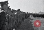 Immagine di Il vice Premier Hong Myung egli presenta medaglie da esercito sovietico La Corea del Nord, 1948, secondo 52 filmato di repertorio 65675028802