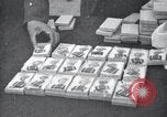 Immagine di Il vice Premier Hong Myung egli presenta medaglie da esercito sovietico La Corea del Nord, 1948, secondo 53 filmato di repertorio 65675028802