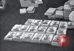 Immagine di Il vice Premier Hong Myung egli presenta medaglie da esercito sovietico La Corea del Nord, 1948, secondo 54 filmato di repertorio 65675028802