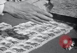Immagine di Il vice Premier Hong Myung egli presenta medaglie da esercito sovietico La Corea del Nord, 1948, secondo 55 filmato di repertorio 65675028802