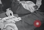 Immagine di Il vice Premier Hong Myung egli presenta medaglie da esercito sovietico La Corea del Nord, 1948, secondo 58 filmato di repertorio 65675028802