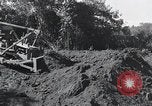 Standbild Bulldozer löscht Straße Birma, 1943, aus Sekunde 39 historischem Filmmaterial Videoclip 65675028820