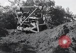 Standbild Bulldozer löscht Straße Birma, 1943, aus Sekunde 56 historischem Filmmaterial Videoclip 65675028820
