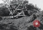 Standbild Bulldozer löscht Straße Birma, 1943, aus Sekunde 58 historischem Filmmaterial Videoclip 65675028820