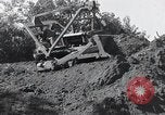 Standbild Bulldozer löscht Straße Birma, 1943, aus Sekunde 59 historischem Filmmaterial Videoclip 65675028820