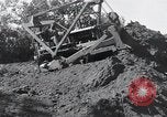 Standbild Bulldozer löscht Straße Birma, 1943, aus Sekunde 60 historischem Filmmaterial Videoclip 65675028820
