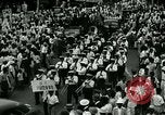 Image coréen étudiants et civils de bandes mars Séoul Corée, 1948, de la seconde 29 séquences d'archives historiques vidéo 65675028828