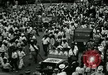 Image coréen étudiants et civils de bandes mars Séoul Corée, 1948, de la seconde 55 séquences d'archives historiques vidéo 65675028828