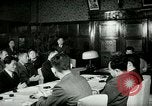 Image Telephone Workers Comité teste de nouvelles lignes Corée, 1947, de la seconde 51 séquences d'archives historiques vidéo 65675028829
