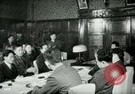 Image Telephone Workers Comité teste de nouvelles lignes Corée, 1947, de la seconde 53 séquences d'archives historiques vidéo 65675028829