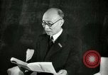 Image Président du Parti des travailleurs Kim Du Bong présente des médailles Corée, 1947, de la seconde 12 séquences d'archives historiques vidéo 65675028832